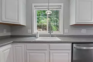 36 Georgetown Dr, Nashua, NH 03062 - Photo 10