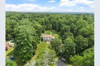 11 Ashley Drive, Londonderry, NH 03053 - Photo 2