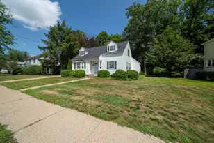 831 Maple St, Manchester, NH 03104 - Photo 2