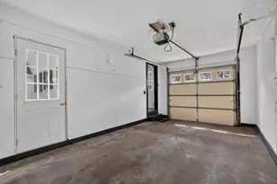 831 Maple St, Manchester, NH 03104 - Photo 30