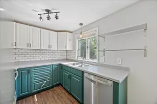 23 Old Stagecoach Rd, Epping, NH 03042 - Photo 2
