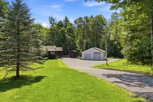133 Mountain View Rd, Deerfield, NH 03037 - Photo 2