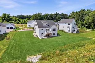 8 Robin Wy, Chester, NH 03036 - Photo 6