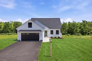 8 Robin Wy, Chester, NH 03036 - Photo 1