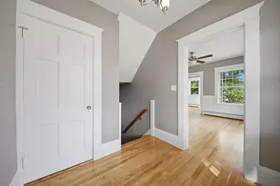 2484 Elm St, Manchester, NH 03104 - Photo 10