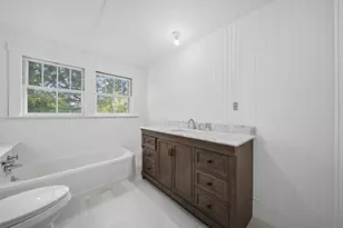 2484 Elm St, Manchester, NH 03104 - Photo 42