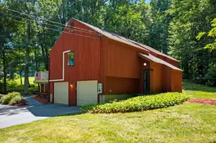 17 Redfield Cir, Derry, NH 03038 - Photo 4