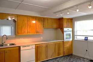 56 Arbutus Ln, Manchester, NH 03109 - Photo 10