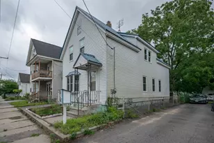 104 Kinsley St, Nashua, NH 03060 - Photo 2