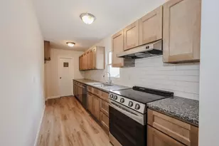 68 Oakdale Ave, Manchester, NH 03103 - Photo 4