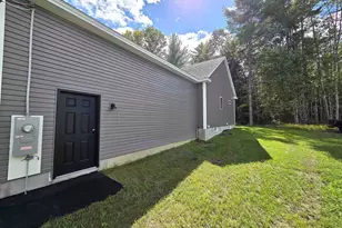 871 Salmon Falls Rd, Rochester, NH 03868 - Photo 4