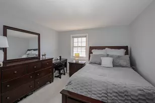 910 Elmwood Dr, Hudson, NH 03051 - Photo 18