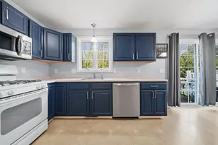 21 Mulberry Ln, Amherst, NH 03031 - Photo 6