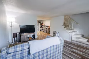 7 Fieldstone Dr, Londonderry, NH 03053 - Photo 4
