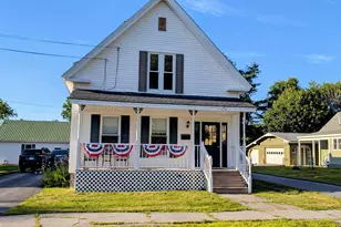 18 Pleasant St, Lancaster, NH 03584 - Photo 2