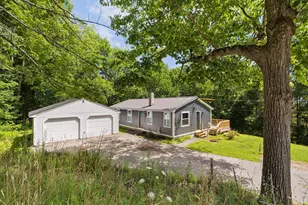 489 Campbell St, Hartford, VT 05001 - Photo 2