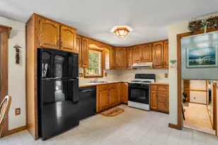 44 Toftree Ln, Dover, NH 03820 - Photo 4