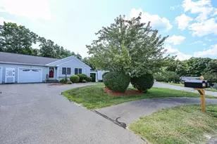 8 Rainbow Dr, Londonderry, NH 03053 - Photo 2