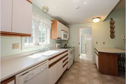 8 Rainbow Drive, Londonderry, NH 03053 - Photo 10