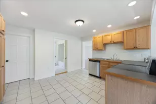 10 Cottage St, Exeter, NH 03833 - Photo 4