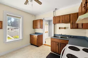 392 Donald St, Bedford, NH 03110 - Photo 10