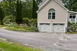 28 Chelsea Ct, Henniker, NH 03242 - Photo 2
