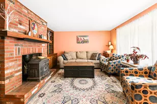 46 Lounsbury Ln, Peterborough, NH 03458 - Photo 2