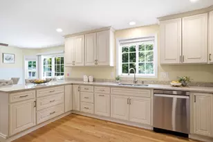 694 Walnut St, Manchester, NH 03104 - Photo 8