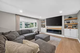 24A Sparhawk Dr, Londonderry, NH 03053 - Photo 2