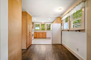 11 Edgewood St, Claremont, NH 03743 - Photo 6