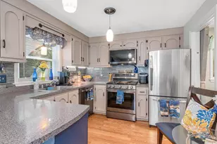 56 Burgundy Dr, Nashua, NH 03062 - Photo 10