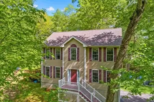 14 Holton Cir, Londonderry, NH 03053 - Photo 2