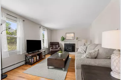 27 Boyd Road, Londonderry, NH 03053 - Photo 2