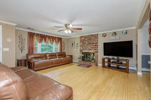 10 Mayflower Dr, Londonderry, NH 03053 - Photo 12