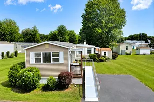149 Garden St, Seabrook, NH 03874 - Photo 1