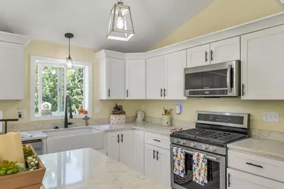 20 Adam Drive, Hudson, NH 03051 - Photo 2