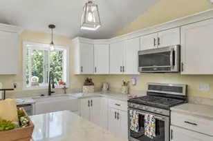 20 Adam Dr, Hudson, NH 03051 - Photo 2
