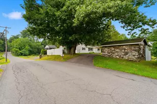 33 Beacon Hill Rd, Derry, NH 03038 - Photo 4