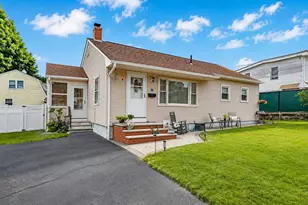 16 Lessard St, Nashua, NH 03064 - Photo 2