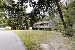 25 Chagnon Ln, Pelham, NH 03076 - Photo 2