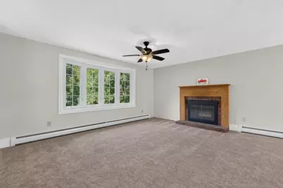 31 Woodhawk Way, Litchfield, NH 03052 - Photo 4