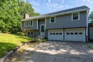 31 Wood Hawk Way, Litchfield, NH 03052 - Photo 2