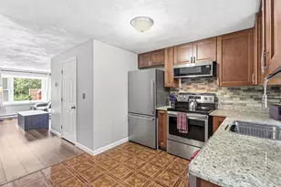 105 Stonegate Ln, Derry, NH 03038 - Photo 10