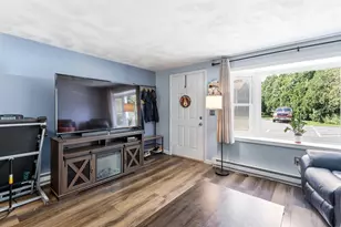 105 Stonegate Ln, Derry, NH 03038 - Photo 4