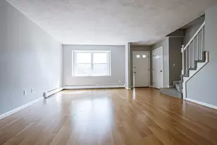 8 Stillwater Dr, Nashua, NH 03062 - Photo 4