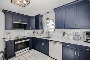 4 Woodbury Ln, Bedford, NH 03110 - Photo 10