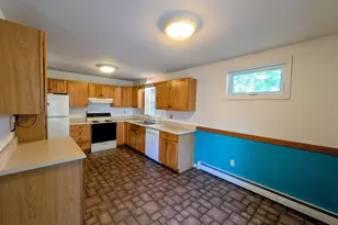 33 Chestnut St, Claremont, NH 03743 - Photo 6