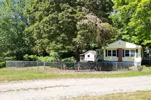 14 Pleasant St, Goffstown, NH 03045 - Photo 6