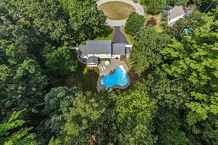 6 Sterling Dr, Londonderry, NH 03053 - Photo 2