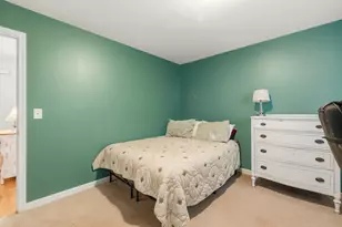 29 Locksley Ln, Raymond, NH 03077 - Photo 6